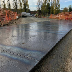 Plaque de chaussée en acier brut sur mesure pour chantier et tranchée