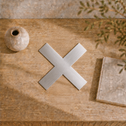 Maßgefertigtes Kreuz aus rohem und glänzendem Marine-Edelstahl