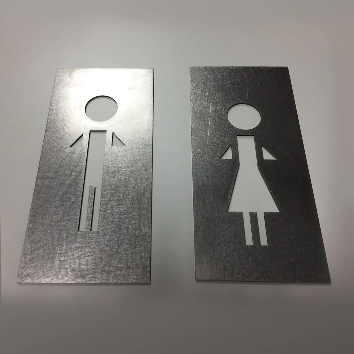 Plaques WC inox minimalistes - Inox brut