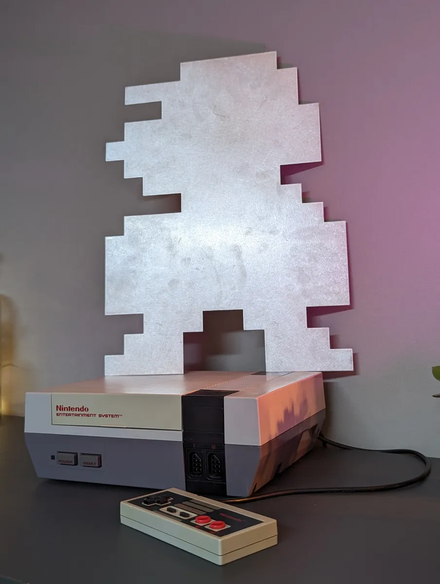 Mario pixelisé en métal : le plombier qui ne rouille jamais - Aluminium brut